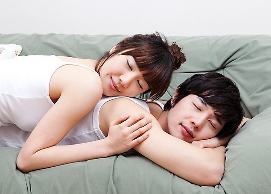 포토 JPG 해외기획촬영 라이프스타일 커플 여자 남자 여유 엎드리기 의자 2010년일본 안기 포옹 휴식 실내 사랑 미소 웃음 사람 동양인 상반신 취미 두명 라이프 옆모습 소파 눈감음 잠 수면 국내포토 감정 뷰포인트 가구 컨셉 관계 모션 표정 인종 내부 생활 물 파일형식