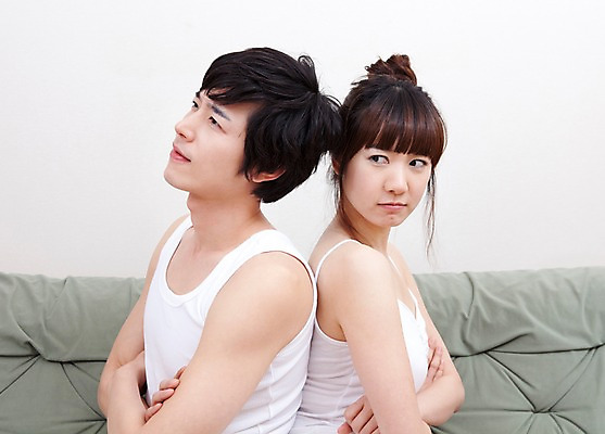 포토 JPG 해외기획촬영 라이프스타일 커플 여자 남자 의자 2010년일본 휴식 실내 사랑 사람 앉기 동양인 상반신 취미 두명 라이프 옆모습 소파 기댐 싸움 사랑싸움 불화 국내포토 감정 뷰포인트 가구 컨셉 관계 모션 인종 내부 생활 파일형식