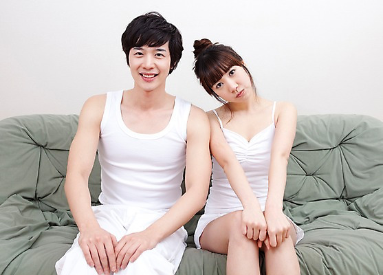 포토 JPG 해외기획촬영 라이프스타일 커플 여자 남자 여유 의자 2010년일본 휴식 실내 사랑 미소 웃음 사람 앉기 동양인 상반신 취미 두명 라이프 앞모습 소파 국내포토 감정 뷰포인트 가구 컨셉 관계 모션 표정 인종 내부 생활 파일형식