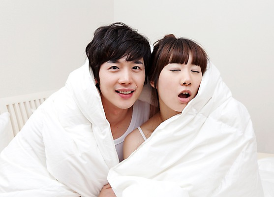 포토 JPG 해외기획촬영 라이프스타일 커플 여자 남자 여유 장난 2010년일본 침구 휴식 실내 피곤 사랑 미소 웃음 사람 앉기 동양인 상반신 취미 두명 라이프 앞모습 눈감음 이불 기상 잠 수면 졸음 하품 국내포토 감정 뷰포인트 컨셉 관계 모션 표정 인종 내부 생활 물 생리현상 파일형식