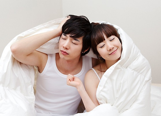 포토 JPG 해외기획촬영 라이프스타일 커플 여자 남자 여유 2010년일본 침구 휴식 실내 피곤 사랑 미소 사람 앉기 동양인 상반신 취미 두명 라이프 앞모습 눈감음 이불 기상 잠 수면 졸음 국내포토 감정 뷰포인트 컨셉 관계 모션 표정 인종 내부 생활 물 파일형식