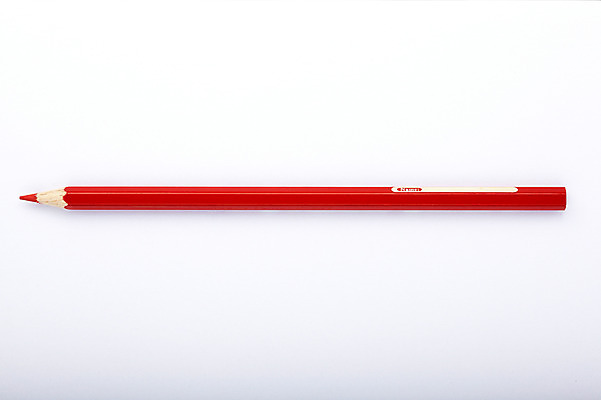 포토 JPG 스튜디오촬영 1 컬러 백그라운드 문구용품 학용품 색연필 실내 누끼 사람없음 빨간색 한개 필기구 연필 사무용품 오브젝트 색연필백그라운드 국내포토 내부 파일형식