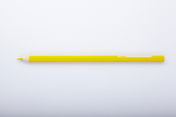 포토 JPG 스튜디오촬영 1 컬러 백그라운드 문구용품 학용품 색연필 실내 누끼 사람없음 한개 필기구 연필 노란색 사무용품 오브젝트 색연필백그라운드 국내포토 내부 파일형식