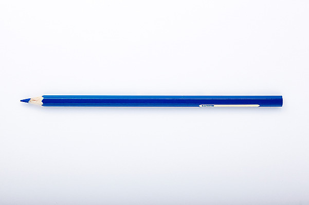 포토 JPG 스튜디오촬영 1 컬러 백그라운드 문구용품 학용품 색연필 실내 누끼 사람없음 파란색 한개 필기구 연필 사무용품 오브젝트 색연필백그라운드 국내포토 내부 파일형식