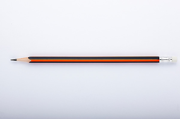 포토 JPG 스튜디오촬영 1 백그라운드 문구용품 학용품 색연필 실내 누끼 사람없음 한개 필기구 연필 사무용품 오브젝트 지우개 색연필백그라운드 국내포토 내부 파일형식