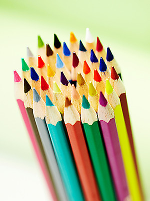 포토 JPG 스튜디오촬영 백그라운드 패턴 문구용품 학용품 색연필 실내 사람없음 아웃포커스 컬러풀 필기구 연필 사무용품 여러개 오브젝트 일렬 색연필백그라운드 연필심 국내포토 컬러 다수 무늬 촬영기법 내부 파일형식