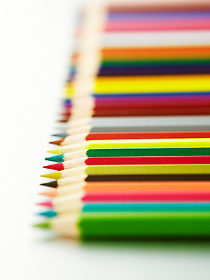 포토 JPG 스튜디오촬영 백그라운드 패턴 문구용품 학용품 색연필 실내 사람없음 아웃포커스 컬러풀 필기구 연필 사무용품 여러개 오브젝트 일렬 색연필백그라운드 국내포토 컬러 다수 무늬 촬영기법 내부 파일형식