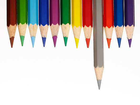 포토 JPG 스튜디오촬영 백그라운드 패턴 문구용품 학용품 색연필 실내 사람없음 컬러풀 필기구 연필 사무용품 여러개 오브젝트 일렬 색연필백그라운드 국내포토 컬러 다수 무늬 내부 파일형식