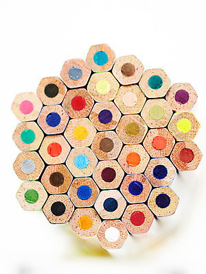 포토 JPG 스튜디오촬영 백그라운드 무늬 패턴 문구용품 학용품 색연필 실내 누끼 사람없음 컬러풀 필기구 연필 사무용품 여러개 오브젝트 일렬 색연필백그라운드 허니콤 국내포토 모양 컬러 다수 내부 파일형식