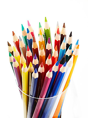 포토 JPG 스튜디오촬영 백그라운드 패턴 문구용품 학용품 색연필 잔 실내 사람없음 컵 컬러풀 필기구 연필 사무용품 여러개 오브젝트 연필꽂이 색연필백그라운드 국내포토 식기 컬러 다수 무늬 내부 파일형식