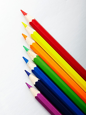 포토 JPG 스튜디오촬영 백그라운드 패턴 문구용품 학용품 색연필 실내 사람없음 컬러풀 필기구 연필 사무용품 여러개 오브젝트 일렬 색연필백그라운드 국내포토 컬러 다수 무늬 내부 파일형식