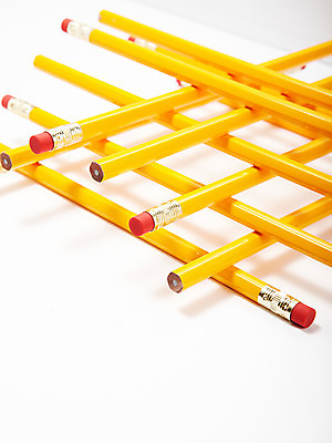 포토 JPG 스튜디오촬영 백그라운드 문구용품 학용품 색연필 실내 사람없음 필기구 연필 쌓기 사무용품 여러개 오브젝트 지우개 색연필백그라운드 국내포토 다수 모션 내부 파일형식