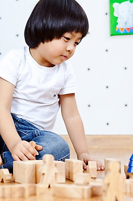 포토 JPG 전신 라이프스타일 어린이교육 교육 남자 어린이 액자 놀이 실내 한명 사람 앉기 동양인 소년 라이프 앞모습 장난감 놀이용품 모형 블록 유치원 유치원생 한국인 퍼즐 유치원생라이프 그림 교구 남자만 남자한명만 어린이만 소년만 소년한명만 국내포토 1 뷰포인트 모션 인종 내부 생활 오브젝트 파일형식