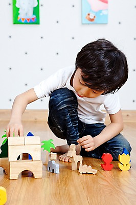 포토 JPG 전신 라이프스타일 어린이교육 교육 남자 어린이 액자 놀이 실내 한명 사람 앉기 동양인 소년 라이프 앞모습 장난감 놀이용품 모형 블록 유치원 유치원생 한국인 퍼즐 유치원생라이프 그림 교구 남자만 남자한명만 어린이만 소년만 소년한명만 국내포토 1 뷰포인트 모션 인종 내부 생활 오브젝트 파일형식