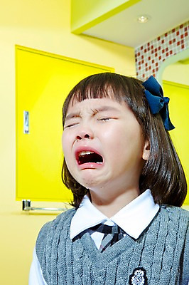 포토 JPG 라이프스타일 여자 어린이교육 교육 초등학생 어린이 실내 한명 사람 동양인 소녀 상반신 라이프 앞모습 유치원 유치원생 거울 한국인 슬픔 울음 유치원생라이프 유치원복 쉬는시간 여자만 여자한명만 어린이만 소녀만 소녀한명만 국내포토 1 학생 옷 감정 뷰포인트 휴식 표정 인종 내부 생활 파일형식