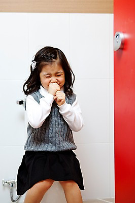 포토 JPG 전신 라이프스타일 여자 어린이교육 교육 초등학생 어린이 실내 한명 사람 앉기 동양인 소녀 라이프 앞모습 유치원 유치원생 한국인 화장지 유치원생라이프 화장실 유치원복 변기 쉬는시간 소변 배변 용변 여자만 여자한명만 어린이만 소녀만 소녀한명만 국내포토 1 학생 옷 뷰포인트 모션 휴식 인종 내부 생활 파일형식