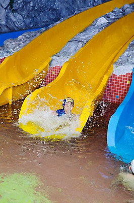 포토 JPG 주간 라이프스타일 어린이교육 교육 남자 수영복 어린이 물놀이 놀이 수영장 한명 사람 동양인 소년 야외 라이프 물 풀장 유치원 유치원생 젖음 미끄럼틀 놀이기구 유치원생라이프 수영모 남자만 남자한명만 어린이만 소년만 소년한명만 국내포토 자연요소 1 옷 인종 생활 수영용품 파일형식