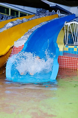 포토 JPG 주간 라이프스타일 어린이교육 교육 남자 어린이 물놀이 놀이 수영장 한명 사람 동양인 소년 야외 라이프 물 풀장 유치원 유치원생 젖음 미끄럼틀 놀이기구 유치원생라이프 남자만 남자한명만 어린이만 소년만 소년한명만 국내포토 자연요소 1 인종 생활 파일형식