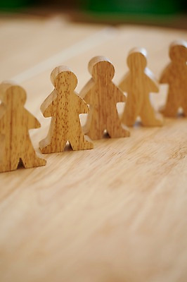 포토 JPG 교육 사람모양 사람없음 목재 모형 유치원 마루 오브젝트 교구 일렬 교육용품 목공예 나무조각 나무공예 국내포토 모양 나무 재료 바닥 공예 파일형식