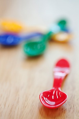 포토 JPG 식기 교육 생활용품 주방용품 수저 사람없음 숟가락 유치원 마루 오브젝트 교구 교육용품 국내포토 바닥 파일형식