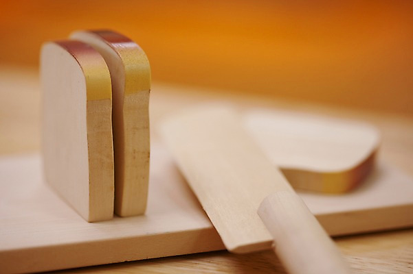 포토 JPG 교육 음식 빵 디저트 도마 사람없음 모형 유치원 칼 식빵 오브젝트 교구 제빵 교육용품 식칼 나무모형 국내포토 주방용품 제과제빵 파일형식