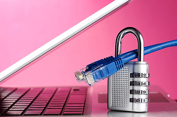 포토 JPG 스튜디오촬영 생활용품 자물쇠 실내 안전 사람없음 노트북 전자제품 컴퓨터 키보드 암호 오브젝트 예방 잠금 보안 케이블선 국내포토 내부 전선 파일형식