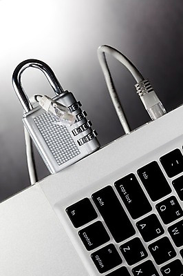 포토 JPG 스튜디오촬영 생활용품 자물쇠 실내 안전 사람없음 노트북 전자제품 컴퓨터 키보드 암호 오브젝트 예방 잠금 보안 케이블선 도난방지 국내포토 내부 전선 파일형식