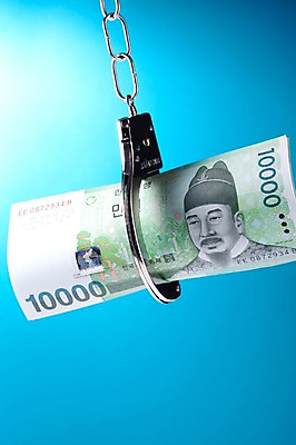 포토 JPG 스튜디오촬영 지폐 돈 실내 안전 사람없음 만원 수갑 오브젝트 예방 잠금 보안 국내포토 내부 재산 파일형식