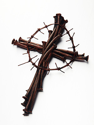 포토 JPG 스튜디오촬영 기독교 종교 상징 십자가 종교용품 기독교용품 실내 누끼 사람없음 못 오브젝트 철사 가시면류관 국내포토 내부 공구 파일형식