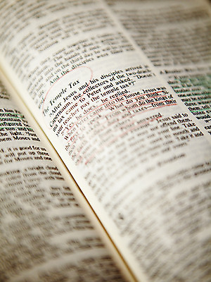 포토 JPG 스튜디오촬영 영어 기독교 종교 종교용품 기독교용품 실내 근접촬영 사람없음 책 성경 펼침 오브젝트 페이지 성경말씀 국내포토 문자 뷰포인트 모션 내부 파일형식