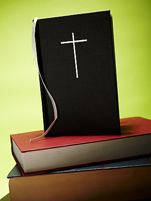 포토 JPG 스튜디오촬영 표지 기독교 종교 십자가 종교용품 기독교용품 실내 사람없음 책 쌓기 성경 오브젝트 국내포토 모션 내부 파일형식