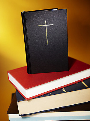 포토 JPG 스튜디오촬영 표지 기독교 종교 십자가 종교용품 기독교용품 실내 사람없음 책 쌓기 성경 오브젝트 국내포토 모션 내부 파일형식