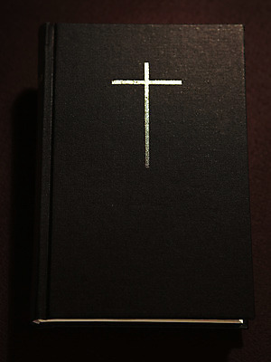 포토 JPG 스튜디오촬영 기독교 종교 십자가 종교용품 기독교용품 실내 사람없음 책 성경 오브젝트 국내포토 내부 파일형식