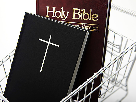 포토 JPG 스튜디오촬영 표지 기독교 종교 십자가 종교용품 기독교용품 실내 사람없음 책 성경 카트 장바구니 오브젝트 국내포토 내부 쇼핑 바구니 파일형식