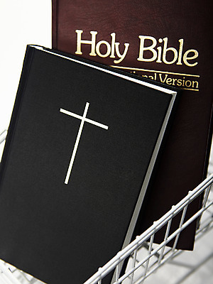 포토 JPG 스튜디오촬영 표지 기독교 종교 십자가 종교용품 기독교용품 실내 근접촬영 사람없음 책 성경 카트 장바구니 오브젝트 국내포토 뷰포인트 내부 쇼핑 바구니 파일형식