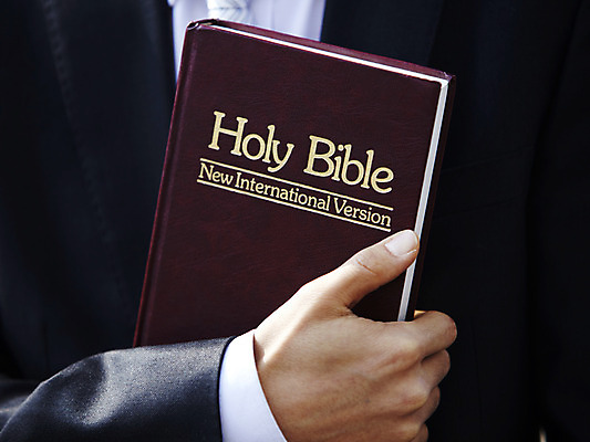 포토 JPG 표지 기독교 종교 백그라운드 종교용품 기독교용품 들기 사람 앞모습 신체부위 책 교회 성경 오브젝트 몸통 국내포토 뷰포인트 종교건축 모션 건물 파일형식