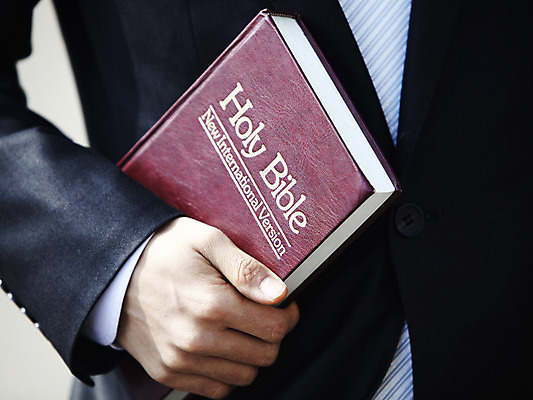 포토 JPG 표지 기독교 종교 백그라운드 종교용품 기독교용품 들기 사람 앞모습 신체부위 책 교회 성경 오브젝트 몸통 국내포토 뷰포인트 종교건축 모션 건물 파일형식