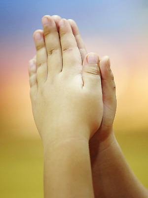 포토 JPG 손 기독교 종교 백그라운드 실내 사람 신체부위 교회 기도 예배 국내포토 종교건축 내부 건물 파일형식