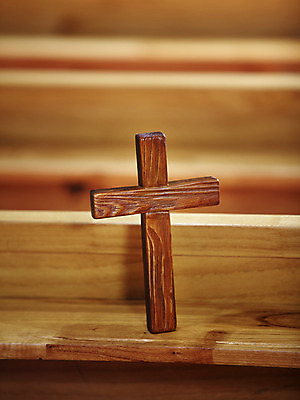 포토 JPG 기독교 종교 백그라운드 십자가 의자 종교용품 기독교용품 실내 사람없음 목재 교회 오브젝트 장의자 나무십자가 국내포토 나무 가구 재료 종교건축 내부 건물 파일형식