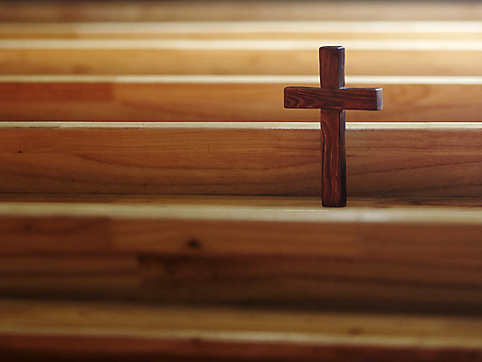 포토 JPG 기독교 종교 백그라운드 십자가 의자 종교용품 기독교용품 실내 사람없음 목재 교회 오브젝트 장의자 나무십자가 국내포토 나무 가구 재료 종교건축 내부 건물 파일형식