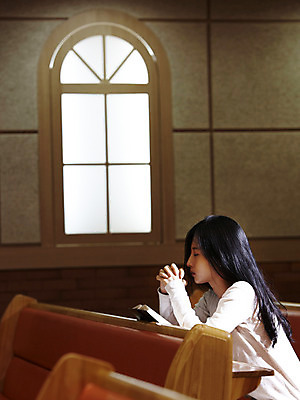 포토 JPG 여자 기독교 종교 백그라운드 의자 종교용품 기독교용품 실내 한명 사람 앉기 동양인 상반신 20대 성인 옆모습 교회 성경 한국인 기도 오브젝트 장의자 여자만 여자한명만 성인여자만 청년만 청년여자만 성인한명만 청년여자한명만 성인여자한명만 성인만 국내포토 1 뷰포인트 가구 종교건축 모션 인종 청년 내부 건물 파일형식