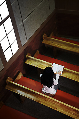 포토 JPG 전신 여자 기독교 종교 백그라운드 의자 종교용품 창문 기독교용품 실내 한명 사람 앉기 동양인 20대 성인 뒷모습 책 하이앵글 교회 성경 기도 오브젝트 예배 장의자 여자만 여자한명만 성인여자만 청년만 청년여자만 성인한명만 청년여자한명만 성인여자한명만 성인만 국내포토 1 뷰포인트 가구 종교건축 모션 인종 청년 내부 건물 파일형식