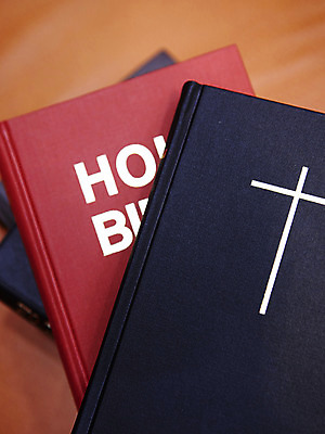 포토 JPG 표지 기독교 종교 백그라운드 십자가 종교용품 기독교용품 실내 사람없음 책 교회 성경 오브젝트 국내포토 종교건축 내부 건물 파일형식