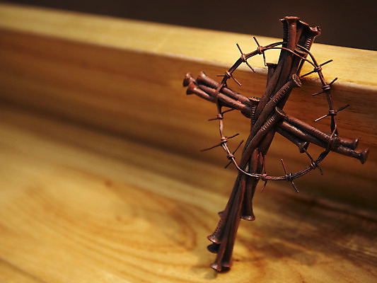 포토 JPG 기독교 종교 상징 백그라운드 십자가 종교용품 기독교용품 실내 사람없음 목재 교회 못 오브젝트 철사 가시면류관 국내포토 나무 재료 종교건축 내부 건물 공구 파일형식