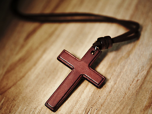 포토 JPG 기독교 종교 백그라운드 십자가 목걸이 종교용품 기독교용품 실내 사람없음 목재 교회 오브젝트 나무십자가 십자가목걸이 국내포토 나무 재료 장신구 종교건축 내부 건물 파일형식