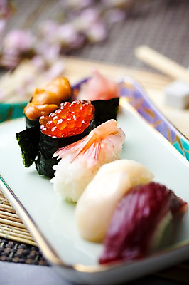 포토 JPG 해외기획촬영 그릇 접시 음식 외국문화 일본문화 2010년일본 새우 어류 요리 사람없음 초밥 성게알 연어알 일본음식 국내포토 동양문화 식기 문화 갑각류 알 수중동물 파일형식