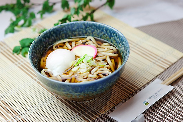 포토 JPG 해외기획촬영 그릇 음식 외국문화 일본문화 젓가락 2010년일본 요리 사람없음 면류 면 우동 쯔키미우동 일본음식 믹싱볼 국내포토 동양문화 식기 문화 수저 파일형식