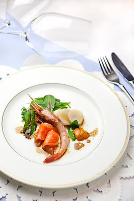 포토 JPG 해외기획촬영 그릇 접시 음식 외국문화 포크 일본문화 2010년일본 잔 새우 요리 사람없음 생선회 회 나이프 연어 일본음식 새우회 국내포토 동양문화 식기 문화 갑각류 어류 칼 파일형식