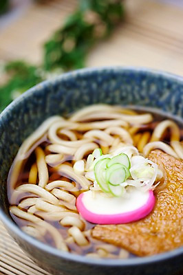 포토 JPG 해외기획촬영 그릇 음식 외국문화 일본문화 2010년일본 요리 사람없음 면류 면 우동 키츠네우동 일본음식 믹싱볼 국내포토 동양문화 식기 문화 파일형식