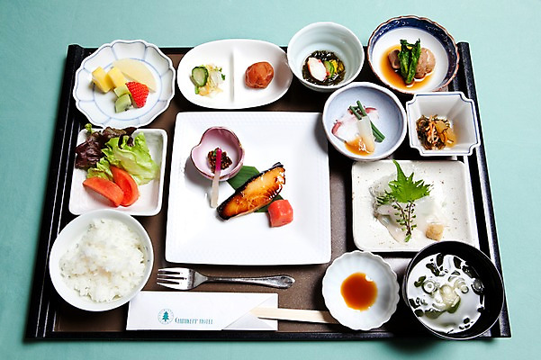 포토 JPG 해외기획촬영 그릇 접시 음식 외국문화 포크 일본문화 과일 젓가락 2010년일본 밥 디저트 쟁반 요리 사람없음 샐러드 생선회 국 생선구이 정식 매실장아찌 명란젓 모즈쿠 야채절임 일본정식 청어알 일본음식 국내포토 동양문화 식기 문화 수저 알 회 구이 생선요리 장아찌 절임 젓갈 파일형식